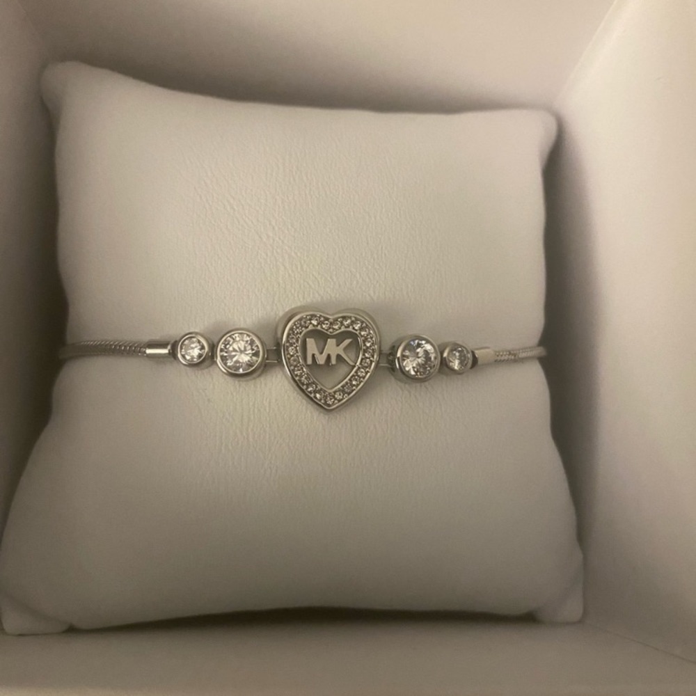 Michael Kors Silver Heart Slider Bracelet BNIB - Picture 7 of 7